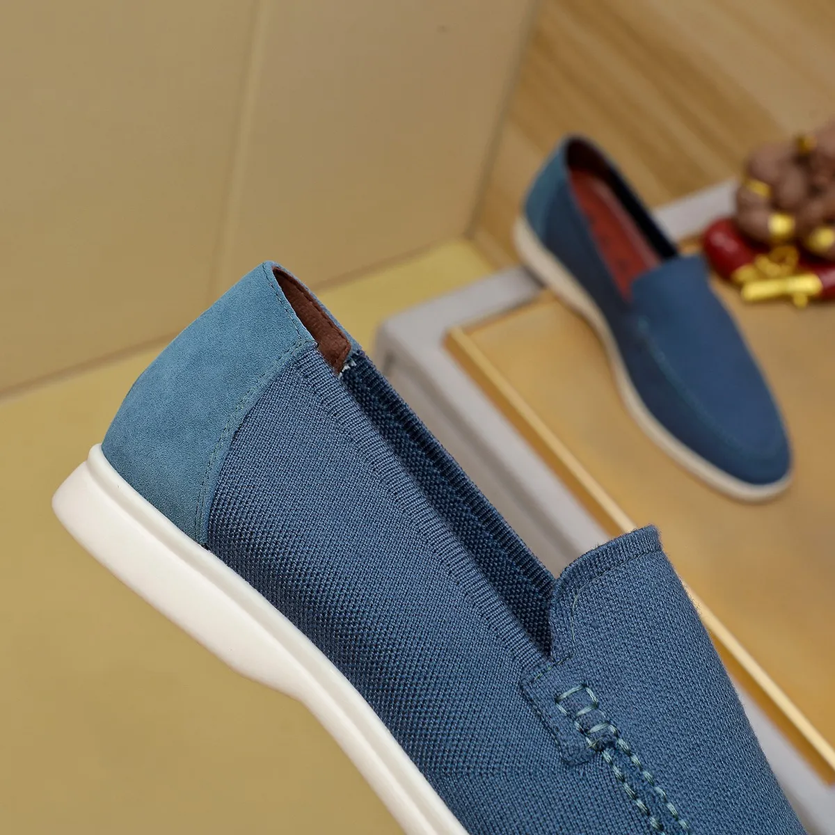 Men's Men's Shoes 💰 400 Loro PIana moccasin made of wish wool fabric. The upper is made of knitted fabric, made on a loom, and then attached to a rubber sole. The Rain System's water-repellent treatment enhances the shoe's functional design, while the suede details give the shoe a sense of elegance and sophistication. Made from Wish, fine wool from Australian and New Zealand Merino sheep 38-44